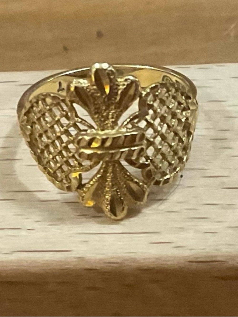 Beverly Hills Gold: 14k pure yellow gold filigree ring size 6 open cut design.